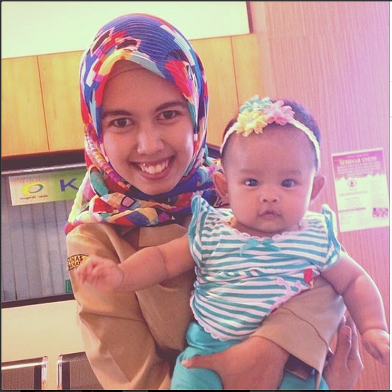 mama dan anak narsis waktu mau imunisasi