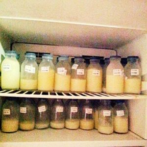 Yang bagian bawah itu pertama kali belajar pump ASI. dapetnya dikit-dikit.