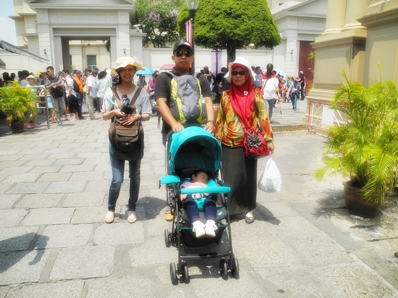 Katniss ketiduran waktu jalan ke Grand Palace >.<