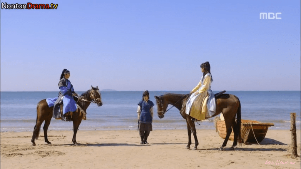 Saat Seung Yang masih jadi laki-laki udah diperebutkan aja gitu sama Wang Yo dan Ta Hwan! 