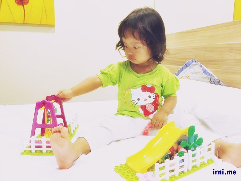 Hasil dari belanja di mall. Di Kamar langsung heboh minta buka dan maen