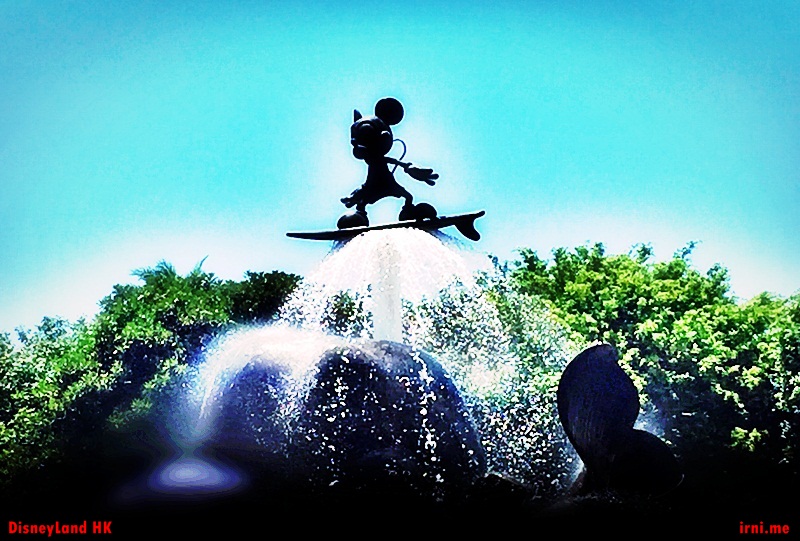 Air mancur Mickey Mouse di Hongkong Disneyland 