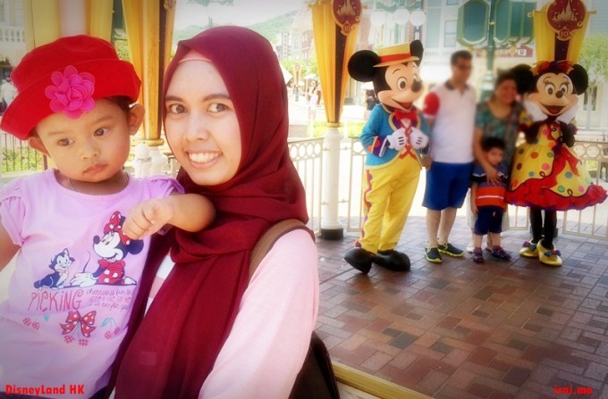 Pertama kali ngejar foto bareng karakter gak kebagian antrian >.<