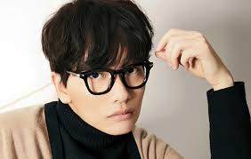 Lee Dong Hwi sebagai