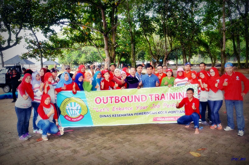 Si Irninya gak ikut foto soalnya lagi mandi >.<